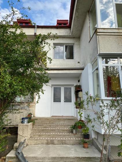 Apartament 4 camere + teren 1000mp intravilan + boxa + garaj