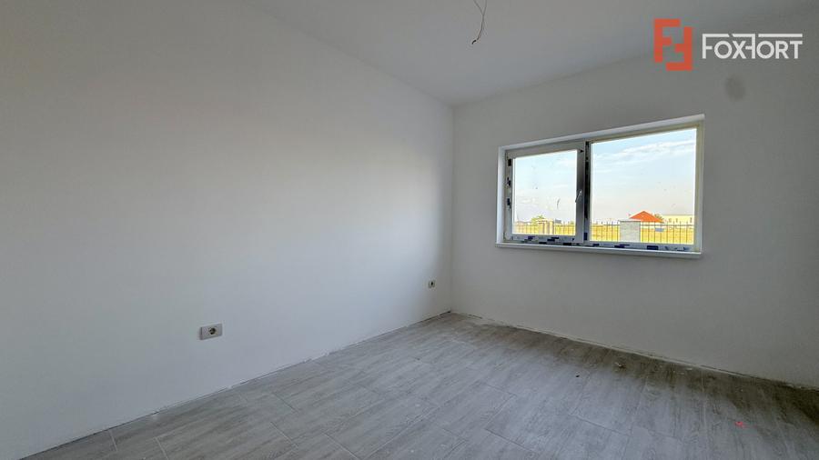 Duplex de vanzare, 3 camere pe parter + pod - Mosnita Veche