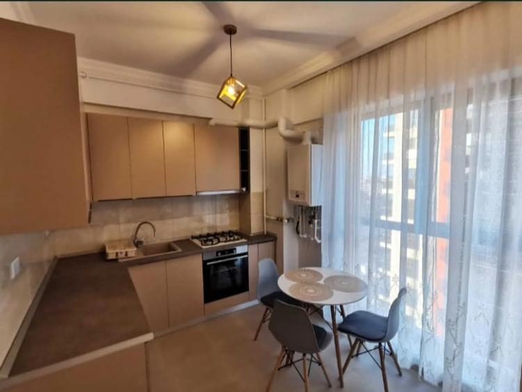 Apartament cu 3 camere de închiriat, zona Compozitorilor