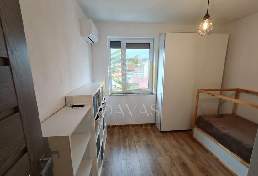 Apartament 3 camere semidecomandat | Parcare inclusă in preț | Semicentral