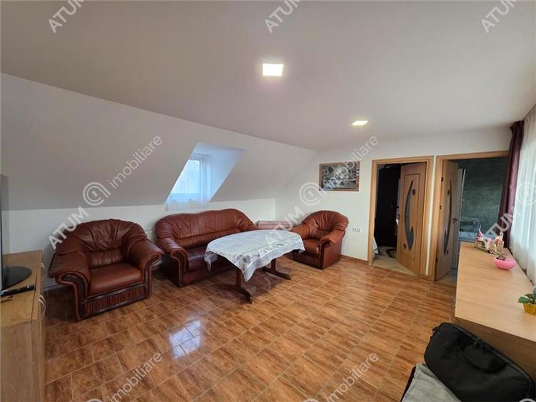 Apartament cu 3 camere decomandate la casa cu curte zona Trei Stejari