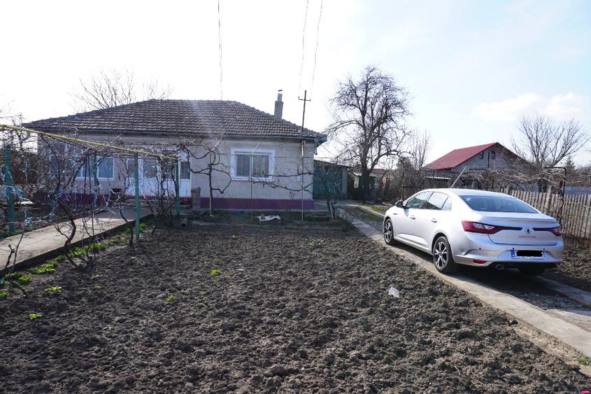 Vand casa 3 camere (61mp utili) cu teren (896mp), Oras Negru Voda, Jud Constanta