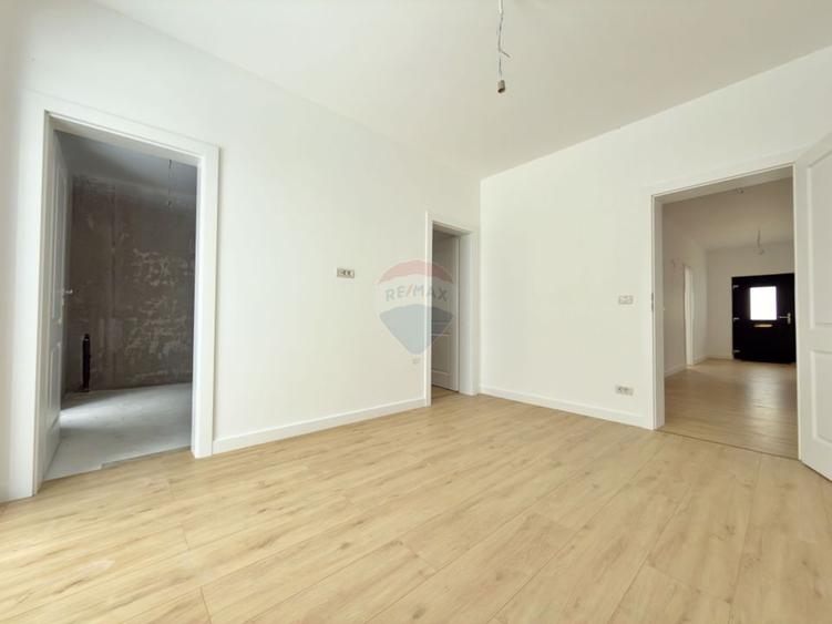 Vilă cu 4 camere de vânzare în Via Carmina