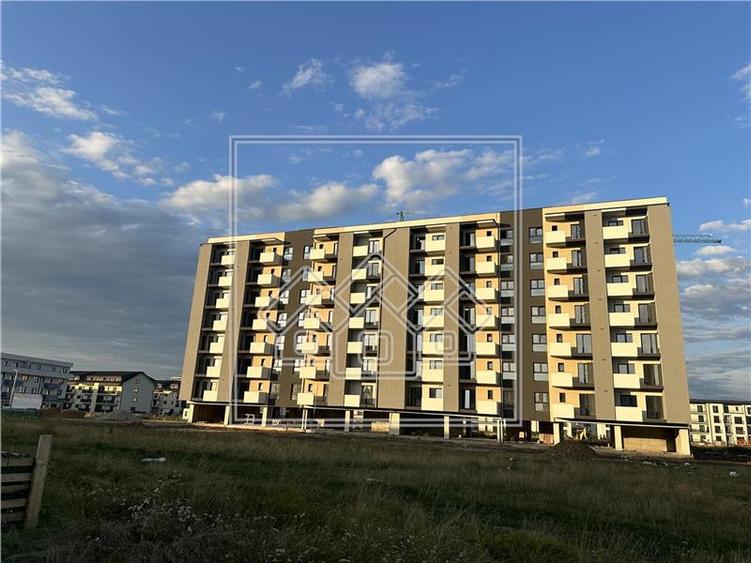 Apartament 3 camere + balcon, debara, et. 2, zona Doamna Stanca