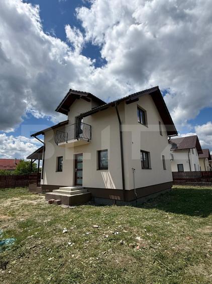 Casă P+M, 120 mp, teren de 400 mp, zona Reghin