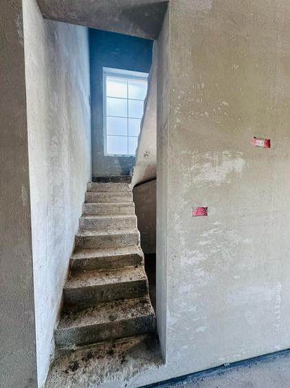 Duplex despartit prin camera tehnica - 5 camere - zona foarte buna-Mosnita Noua