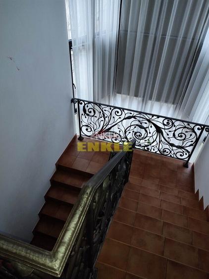 Vila 5 camere , zona Petru Rares -demisol+parter+etaj , pret negociabil ! - 3