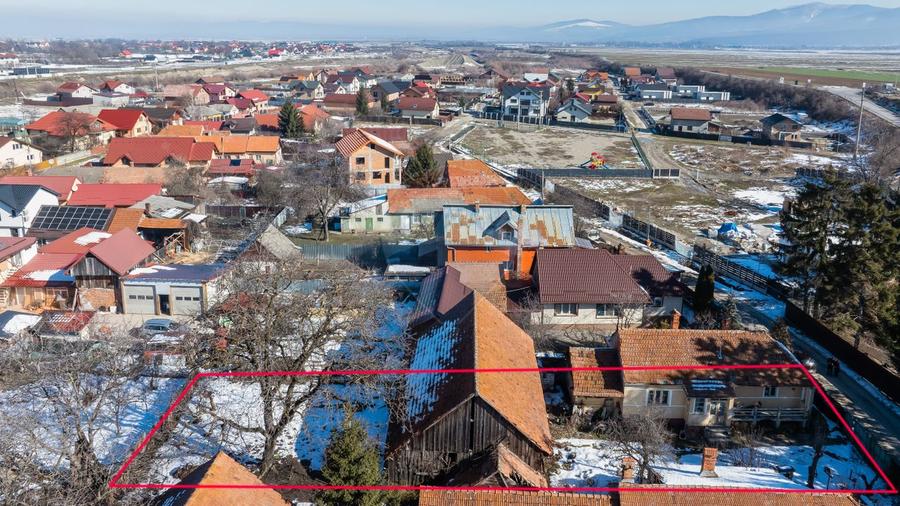 Teren de Vis în Tărlungeni cu Căsuță din Lemn – Liniștea Te Așteaptă