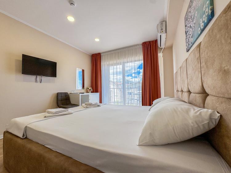 Pensiune de vanzare Costinesti, 26 camere duble, complet functionala