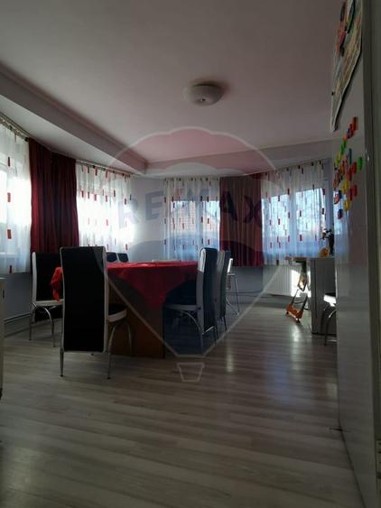 Vanzare/schimb casă 6 camere, curte,zona Metro Oradea cu una mai mica