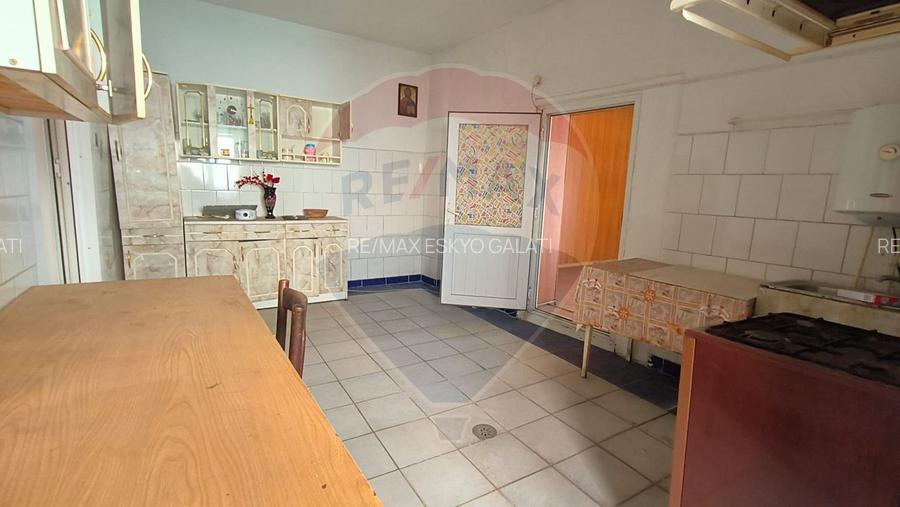 Casă cu 3 camere de vânzare în zona Piața Centrală - 8