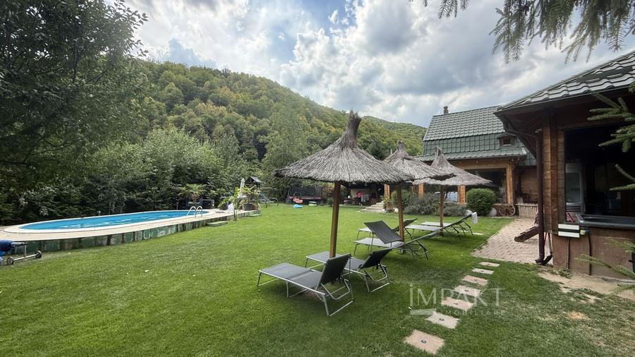 Proprietate cu front la rau si piscina exterioara in Baisoara