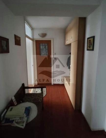 Apartament cu trei camere, zona Racadau 75mp + doua balcoane 8mp