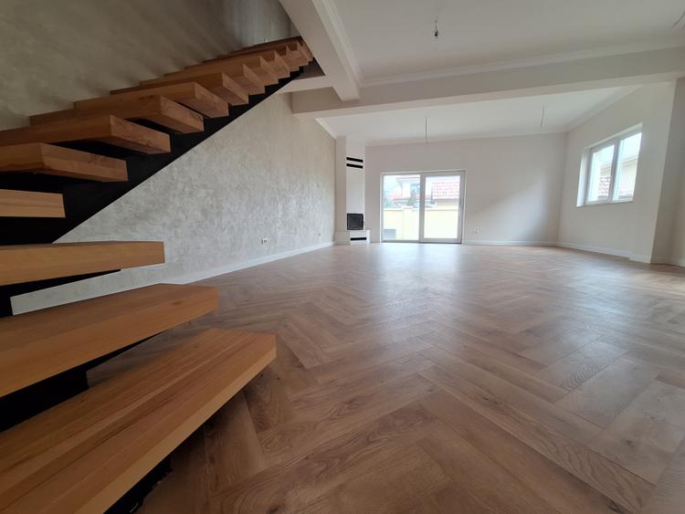 Duplex spatios cu 4 camere in Dumbravita -semineu- la 3 minute de Primarie