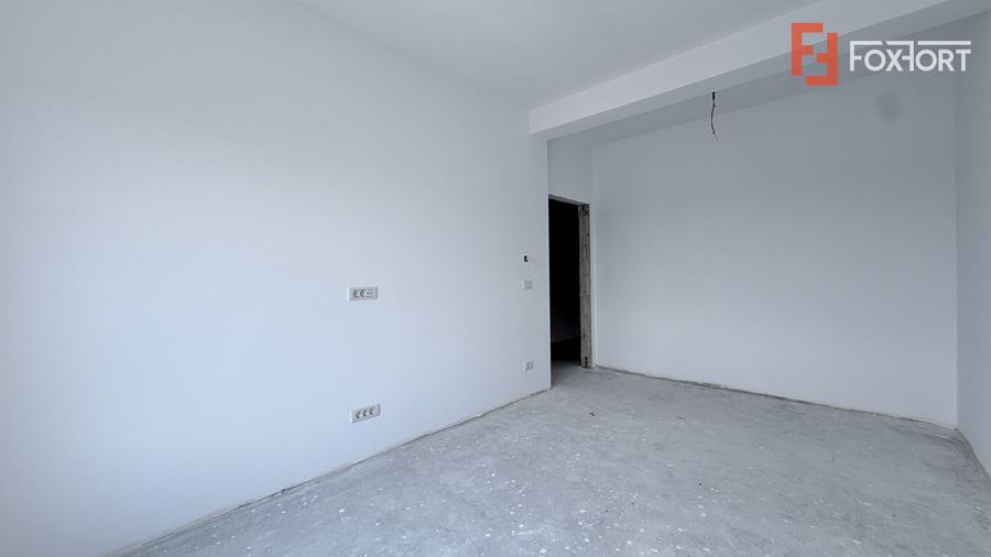 Duplex de vanzare, 5 camere despartit prin garaj - Mosnita Veche