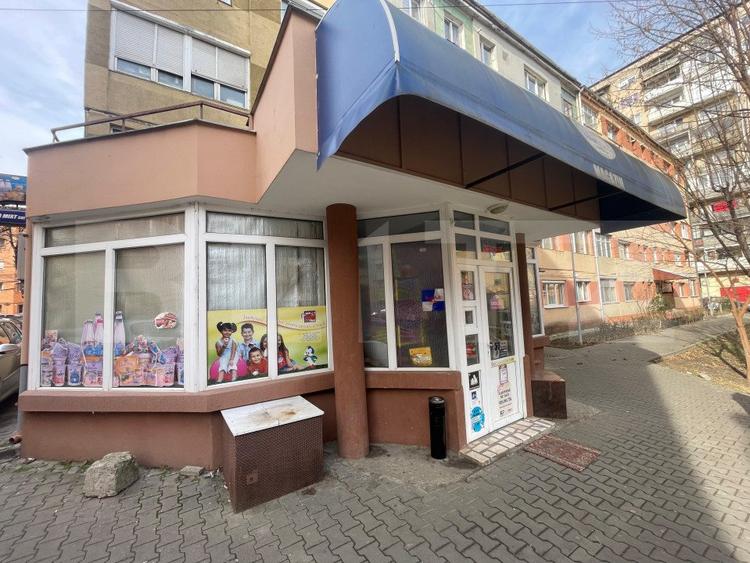Spatiu Comercial de vanzare, 7 incaperi, 79mp, zona Cetate
