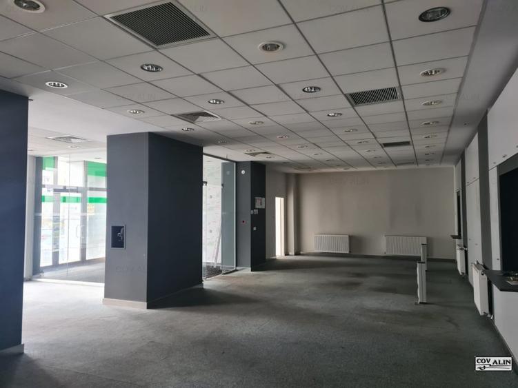 Spatiu comercial 263 mp, Centrul Civic parter cu vitrina stradala, rampă +scări.