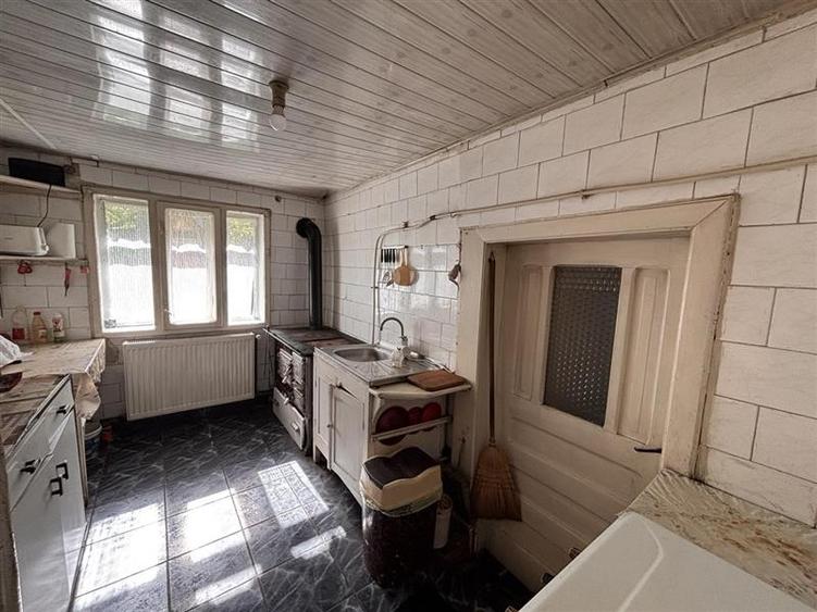 FILM! Casa traditionala,teren 3.274 mp, anexe,foisor,potential turistic,Bistra M