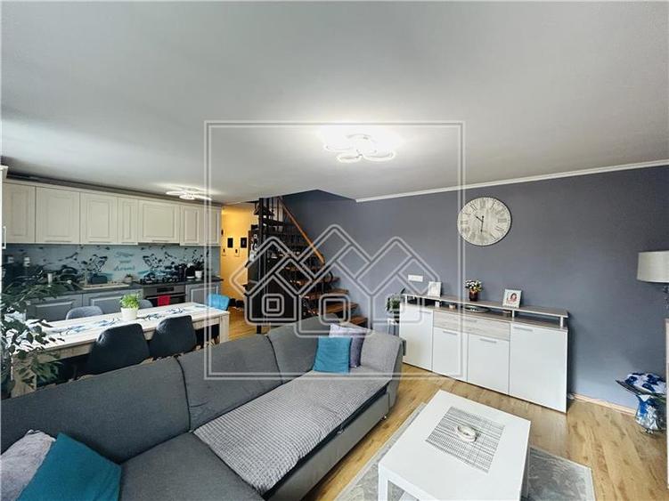 Ap cu 3 camere, 81 mp utili, tip mansarda, Zona Cedonia