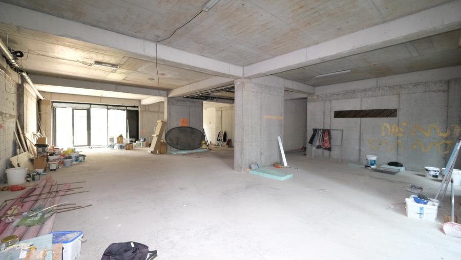 Vanzare 246 mp spatiu comercial in Cortina North si 3 locuri parcare