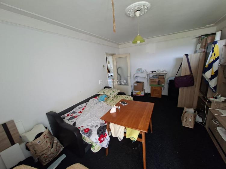Apartament cu 2 camere decomandat, etaj intermediar, zona Bd. Independentei - 8