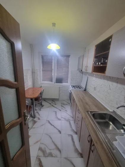 Apartament 2 camere, semidecomandat, 51 mp, mobilat, utilat, parcare, Pajura