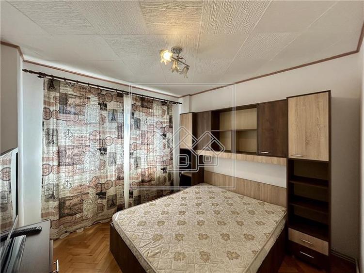Apartament 2 camere, decomandat, la cheie, zona buna