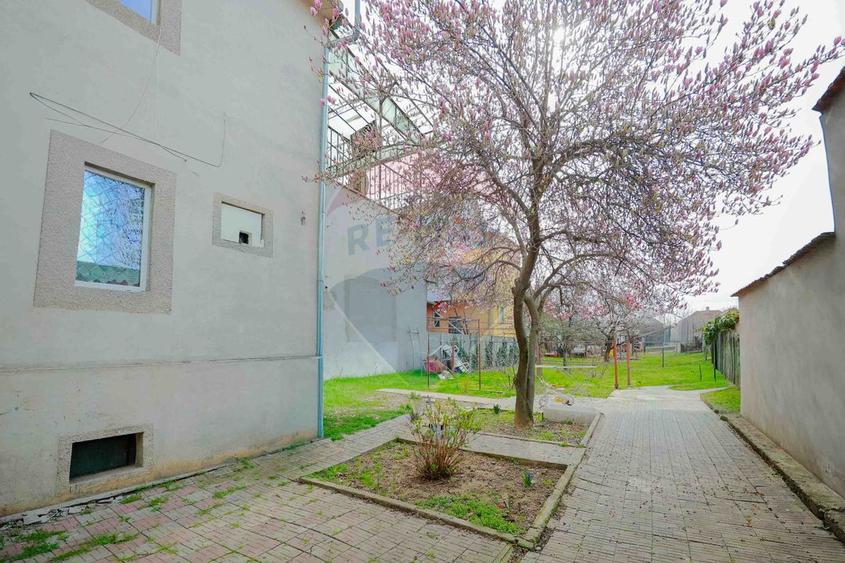 Clădire multifuncțională de vânzare – Strada Meșteșugarilor, Ioșia