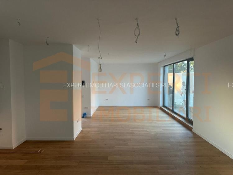 Vilă de vânzare pe malul lacului | in zona Mamaia Nord | 0% Comision - 16