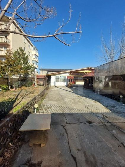 Spatiu Comercial cu 2 camere+beci, teren 400mp,zona Teleajen