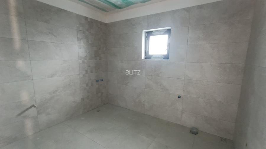 Casa 145mp utili, 450mp teren, 2 fronturi stradale, Balta Verde