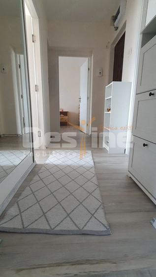 Apartament 2 camere cu balcon generos și vedere superbă către munți