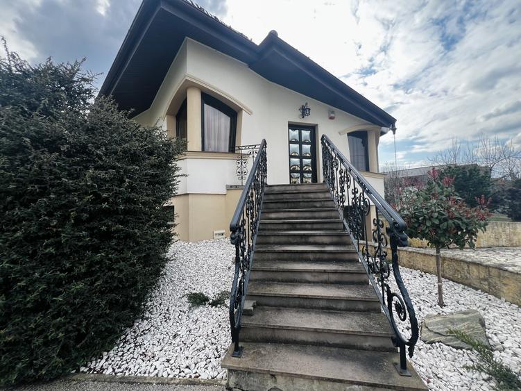 Vila cu 7 camere si piscina exterioara - Dumbravita - zona Decathlon