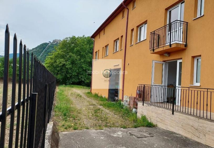 Cladire la cheie 2 ap si 8 garsoniere Deva cartier Grigoresc 495 mp