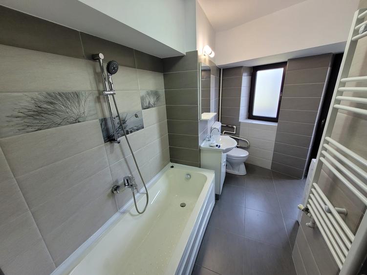 Apartament 4 camere bld Uniri Fintini renovat nemobilat ,ptr sediu punct lucru