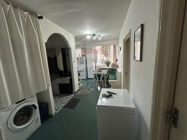 Apartament cu 3 camere de închiriat în zona Central