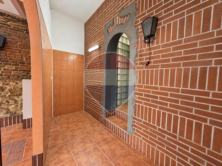 VITRINĂ STRADALĂ | SPAȚIU COMERCIAL | STRADA LUNGĂ | ZONĂ CENTRALĂ