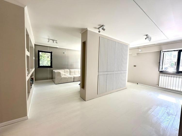 STADION, 3 CAMERE, 77 MP ,LIBER, PRET 225000 EURO