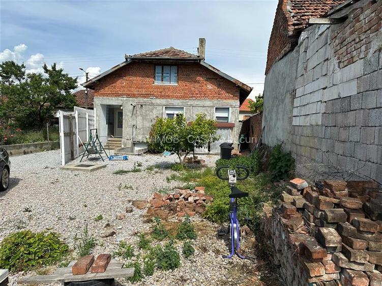 CASA SOLIDA CU TEREN SI CURTE,  BOCSA VASIOVA. COMISION ZERO - 25