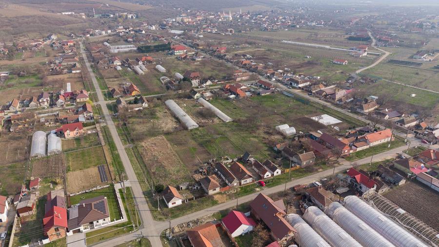 Teren 1.570 mp + casă din cărămidă–zonă liniștită