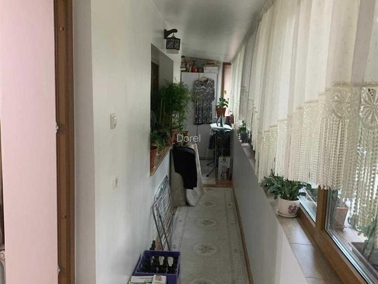 Apartament 4 camere, decomandat, - - 2