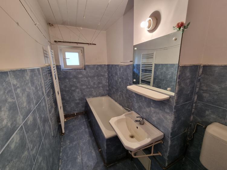 Apartament 3 camere liber la vanzare zona  Racadau