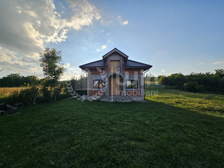 Casa individuala noua la rosu | Teren 1240mp | Aiton