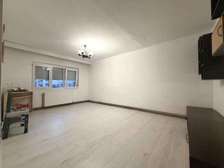Apartament 3 camere, 70mp utili, parter, renovat - Zona Dâmbovița