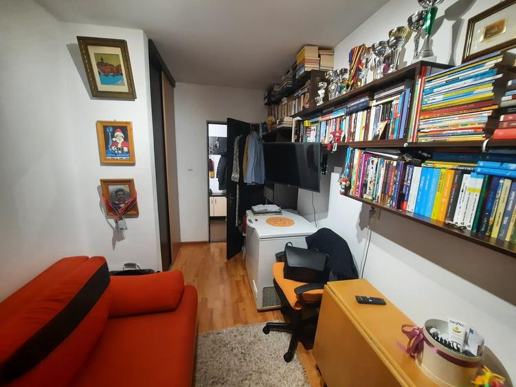 Apartament cu 2 camere transf. in 3 camere, etaj 2/4, zona Tatarasi