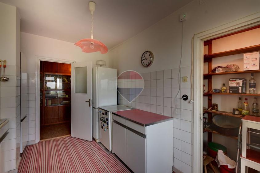 Apartament cu 3 camere de vânzare, zonă ultracentrală Timișoara