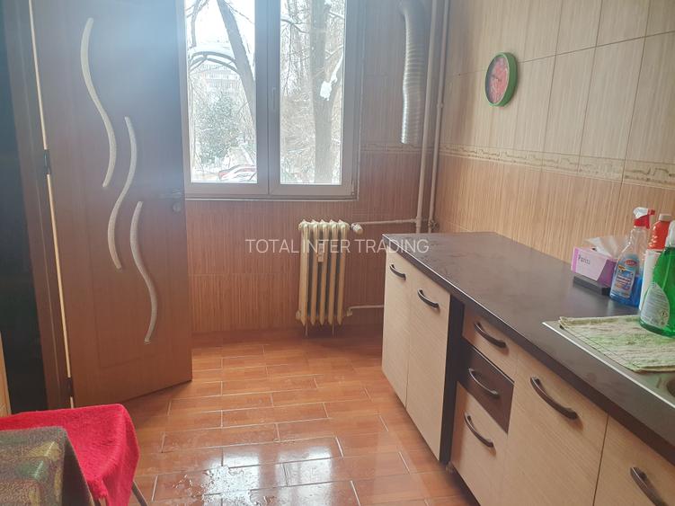 Drumul Taberei, Valea Ialomitei, vanzare 3 camere, 1/4, decomandat 113.700 € - 8