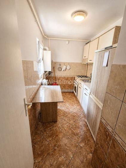 Dâmbovița – Piața Flavia | 1 Cameră | Decomandat | Centrală proprie | Etaj 2 - 3