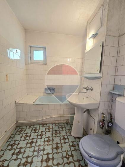 3 decomandate, etaj 1, zona Ciuperca