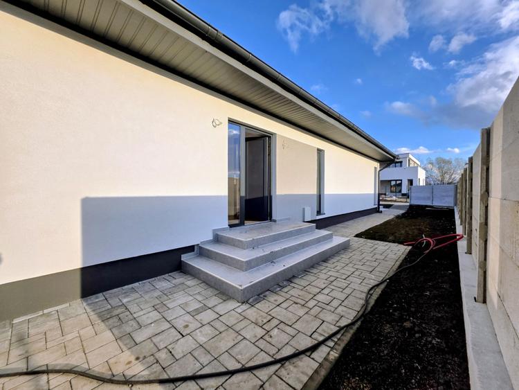 Casă individuală pe parter 105mp utili, teren 520mp, Stupini